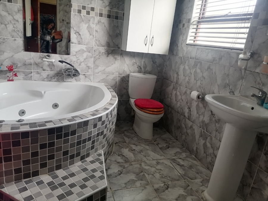 3 Bedroom Property for Sale in Beverly Park Western Cape